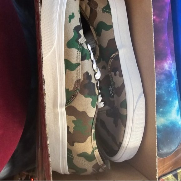 Vans Camo Unisex sneakers green and white - ladies size 10  Men size 8.5